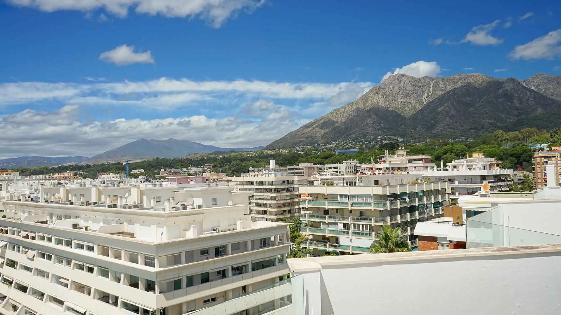 Exterior view of Attic for sale in Marbella  with Air Conditioner, Terrace and Storage room