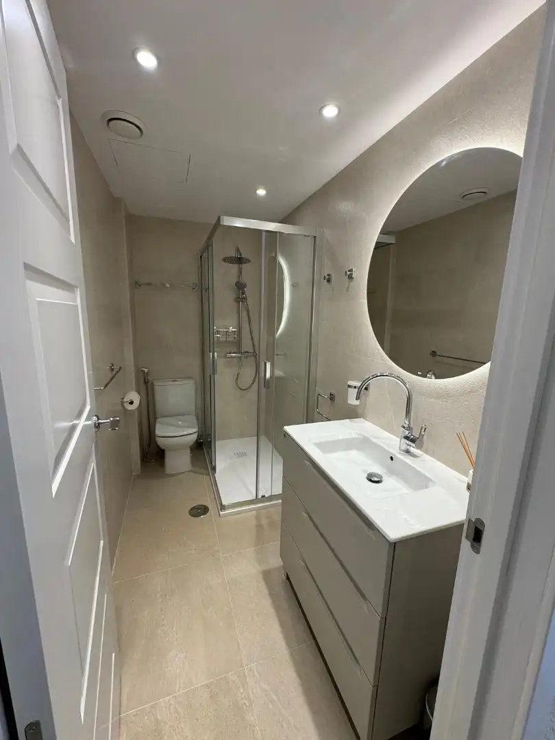 Bathroom of Flat for sale in Benahavís  with Air Conditioner and Terrace