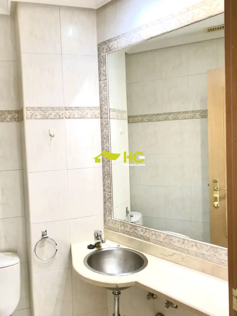 Baño de Dúplex de alquiler en Villaviciosa de Odón con Aire acondicionado, Calefacción y Terraza