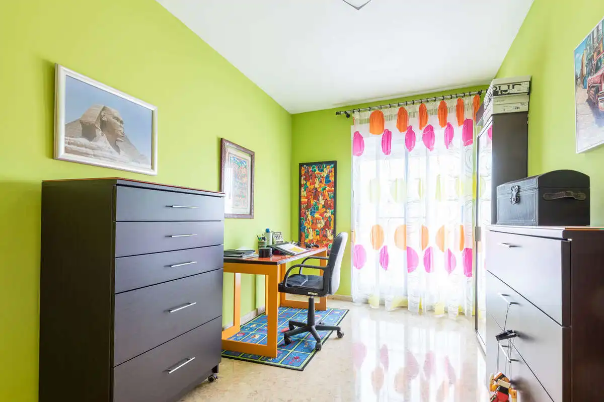 Habitación de Casa adosada en venta en Les Alqueries / Alquerías del Niño Perdido con Aire acondicionado, Calefacción y Jardín privado