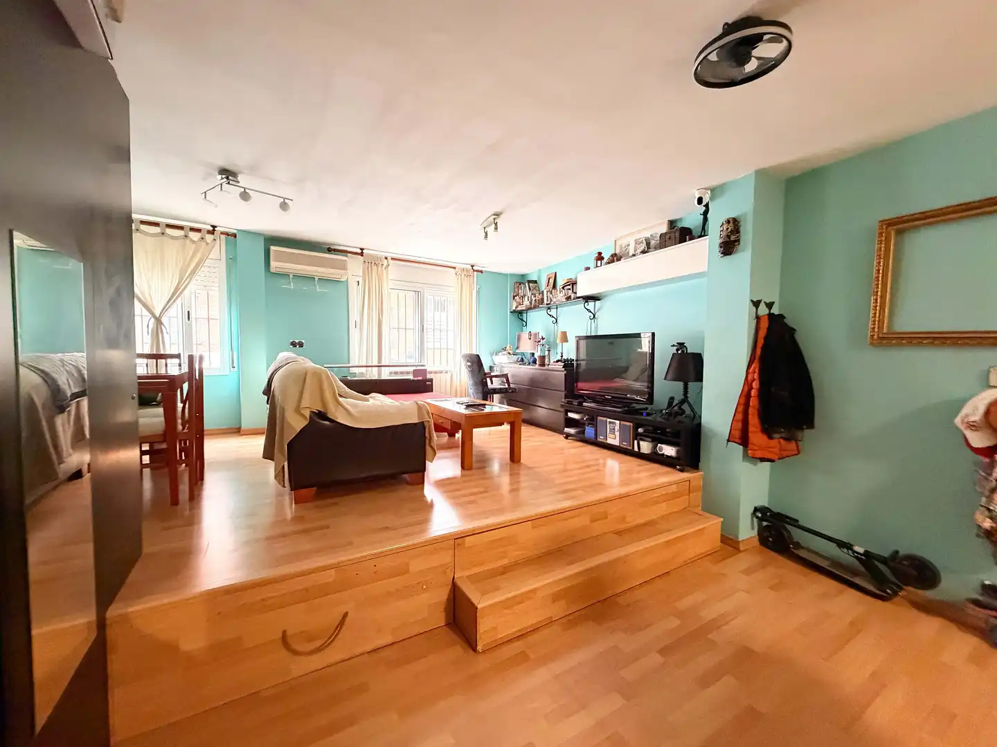 Sala d'estar de Estudi en venda en Vallirana amb Aire condicionat i Calefacció