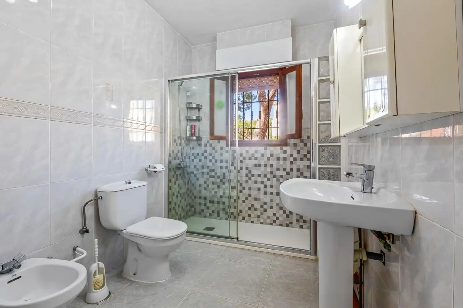 Bany de Casa o xalet en venda en Orihuela amb Aire condicionat, Jardí privat i Terrassa
