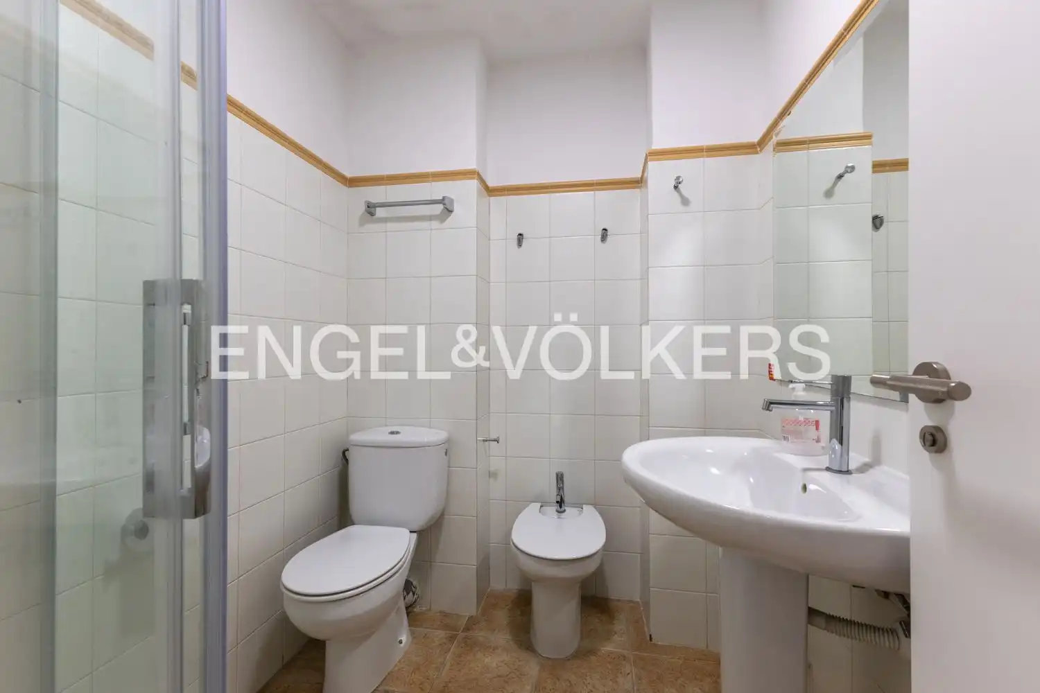 Baño de Piso de alquiler en Valencia con Aire acondicionado, Calefacción y Amueblado