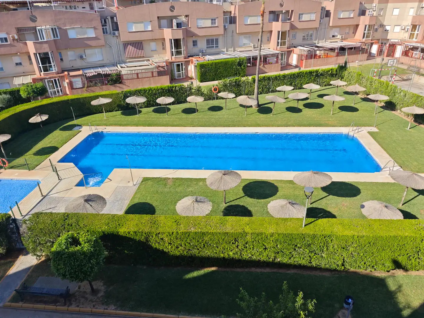 Piscina de Dúplex en venda en Dos Hermanas amb Aire condicionat, Jardí privat i Terrassa