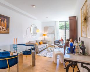 Sala d'estar de Apartament de lloguer en  Madrid Capital amb Aire condicionat, Calefacció i Piscina