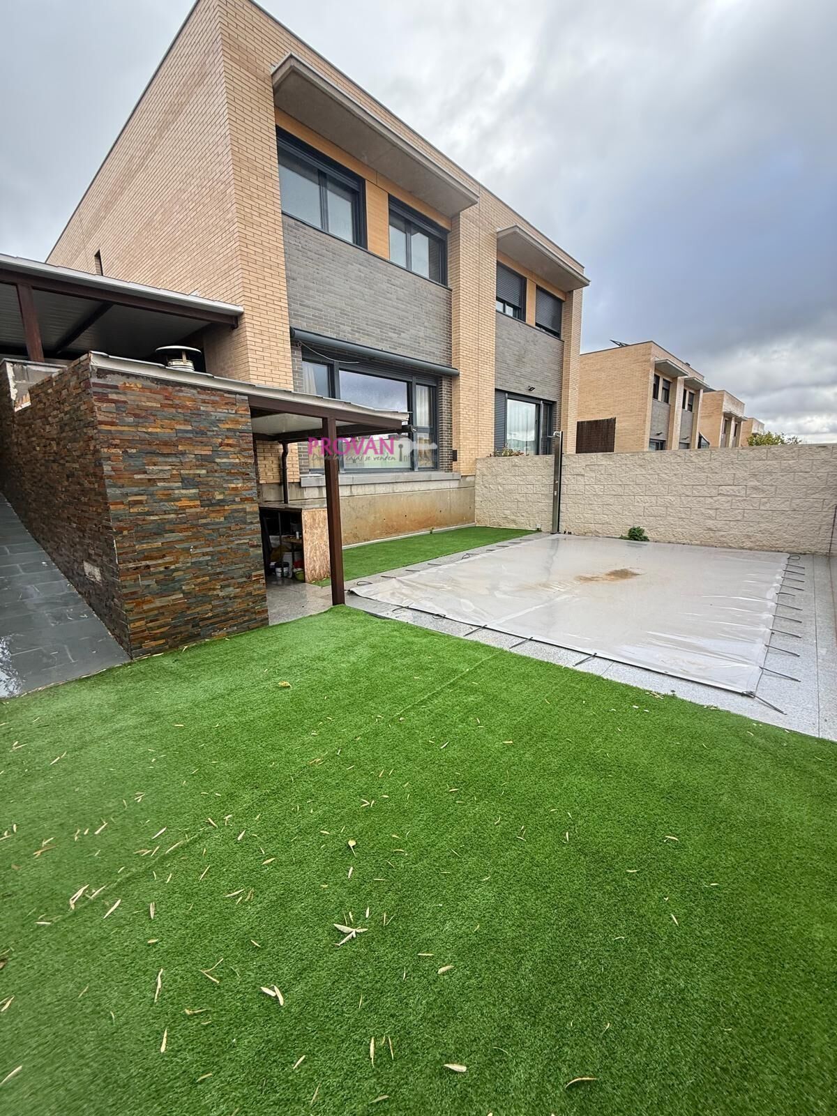 Terrassa de Casa adosada en venda en Villalbilla amb Calefacció, Jardí privat i Terrassa