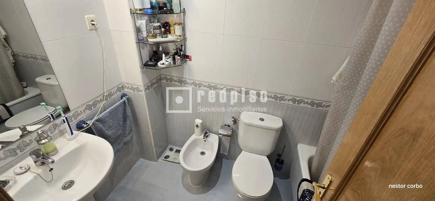 Bathroom of Flat for sale in Torrejón de Ardoz  with Heating, Private garden and Parquet flooring