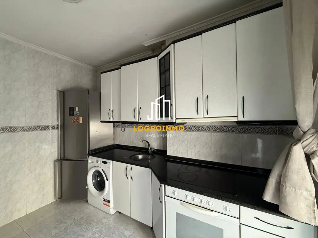 Kitchen of Flat for sale in  Logroño  with Heating, Parquet flooring and Terrace
