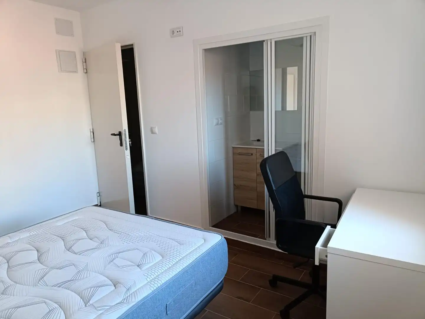 Bedroom of Flat for share in Teruel  with Air Conditioner, Heating and Furnished