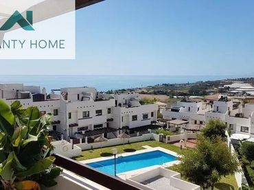 Casa pareada con balcón en venta en Almayate