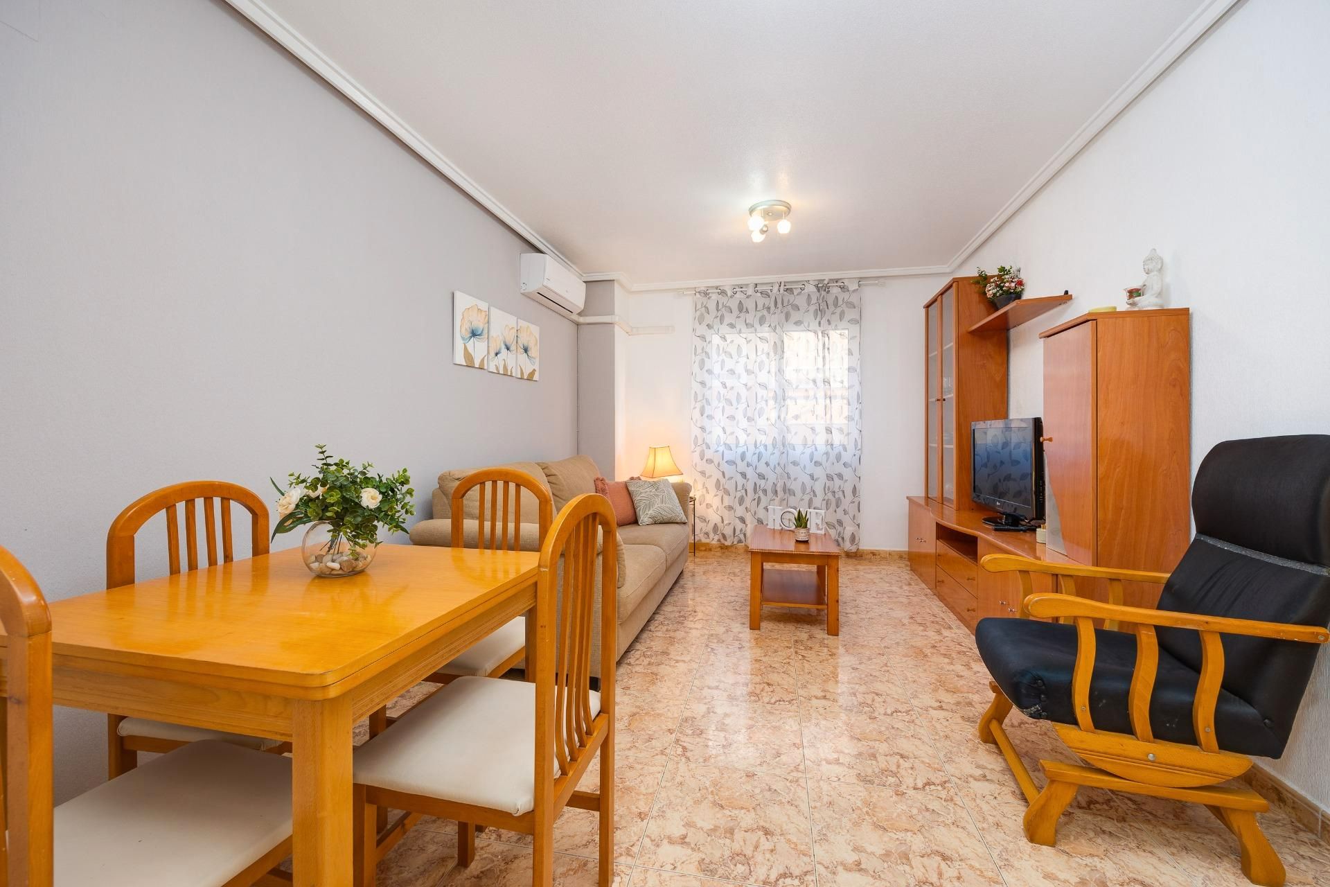 Sala d'estar de Pis en venda en Torrevieja amb Moblat