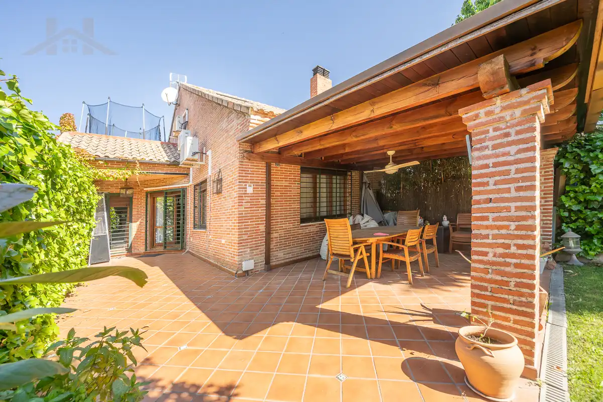 Terraza de Casa adosada en venta en Torrelodones con Aire acondicionado, Calefacción y Jardín privado
