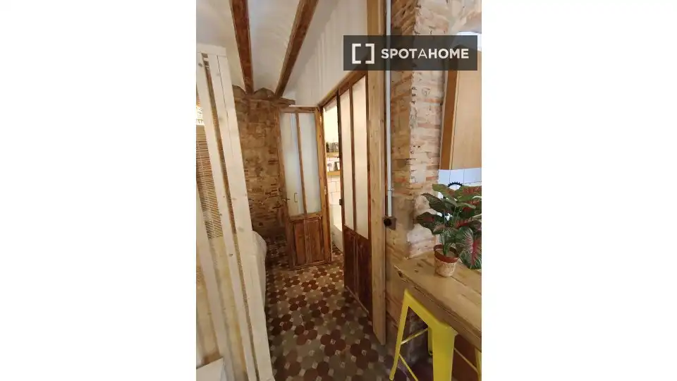 Flat for rent in Valencia  with Air Conditioner, Heating and Furnished