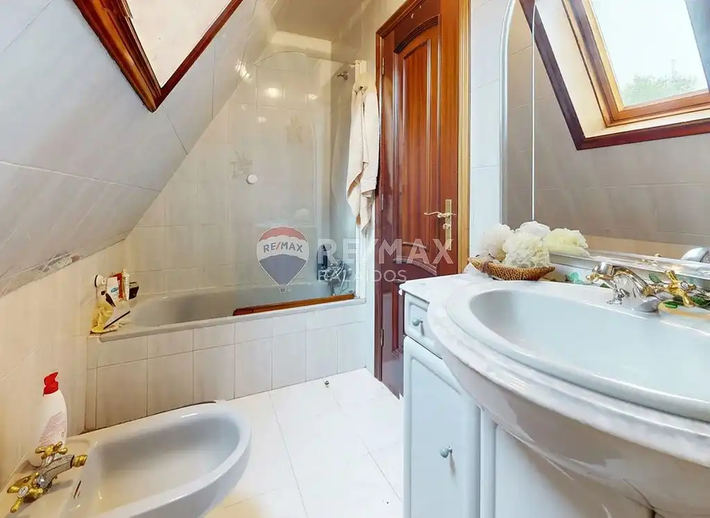 Baño de Casa o chalet en venta en Vigo  con Calefacción, Jardín privado y Parquet
