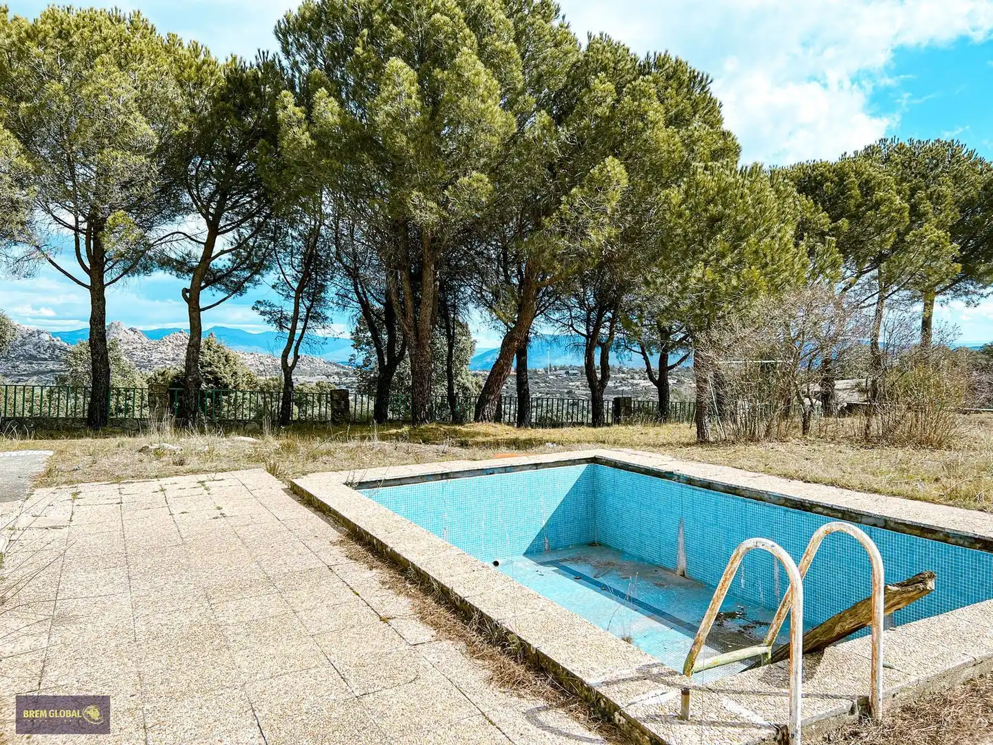 Piscina de Casa o xalet en venda en La Cabrera amb Jardí privat, Terrassa i Traster