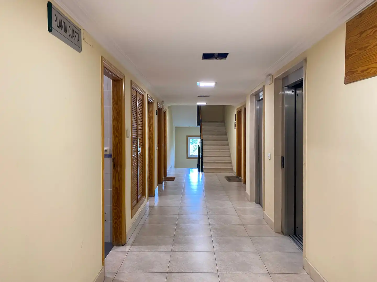 Oficina amb terrassa en venda a Rúa das Galeras, imagen 16