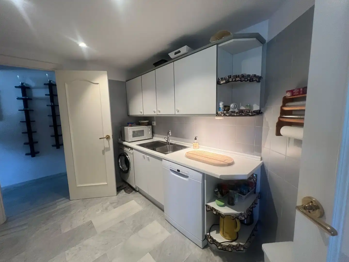 Küche von Maisonette zum Verkauf in Estepona mit Klimaanlage, Terrasse und Abstellraum