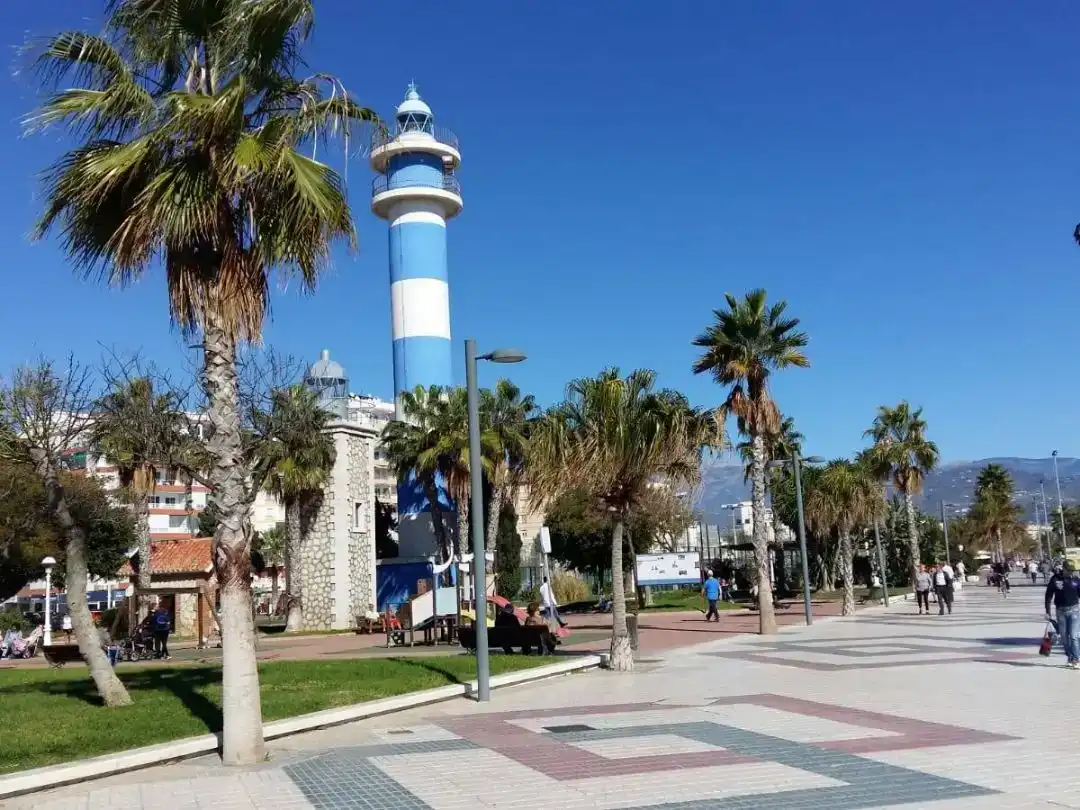 Vista exterior de Pis de lloguer en Vélez-Málaga amb Aire condicionat, Piscina i Balcó
