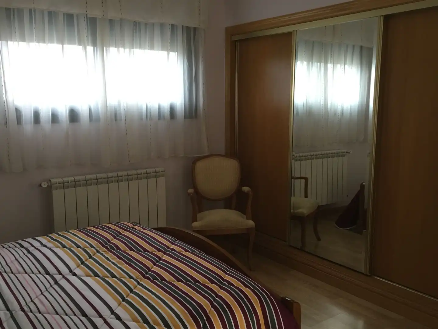 Habitación de Casa o chalet en venta en Ourense Capital  con Calefacción, Jardín privado y Parquet