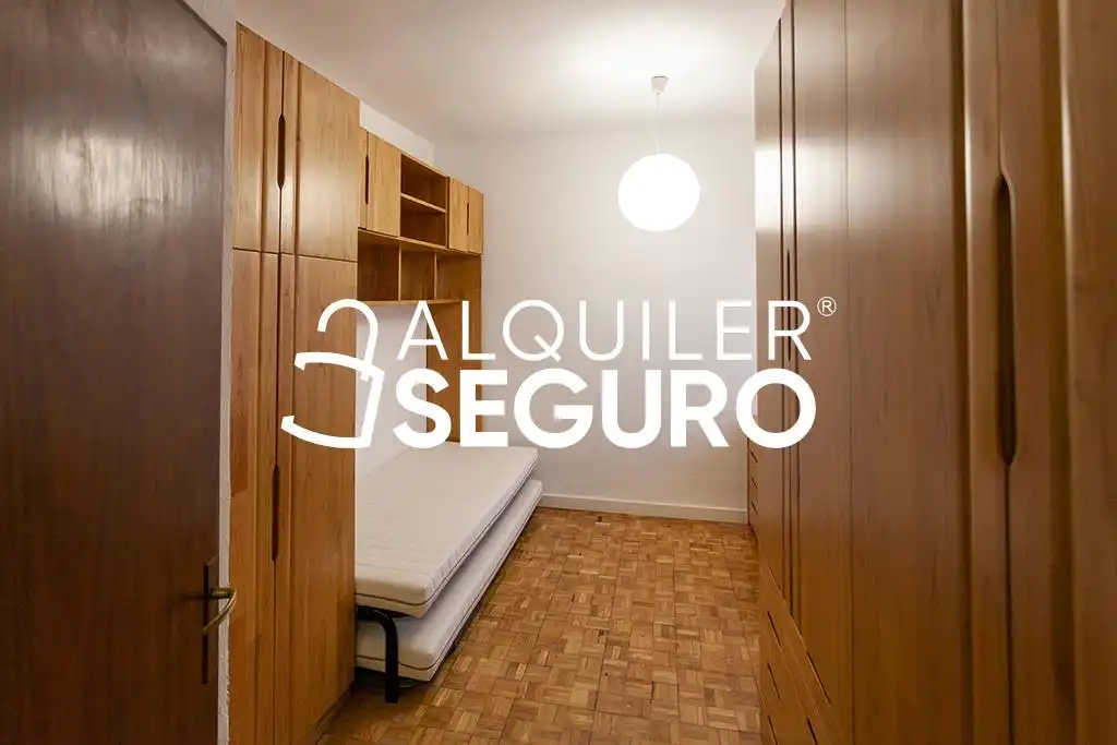 Schlafzimmer von Wohnung zur Miete in Madrid mit Heizung und Möbliert