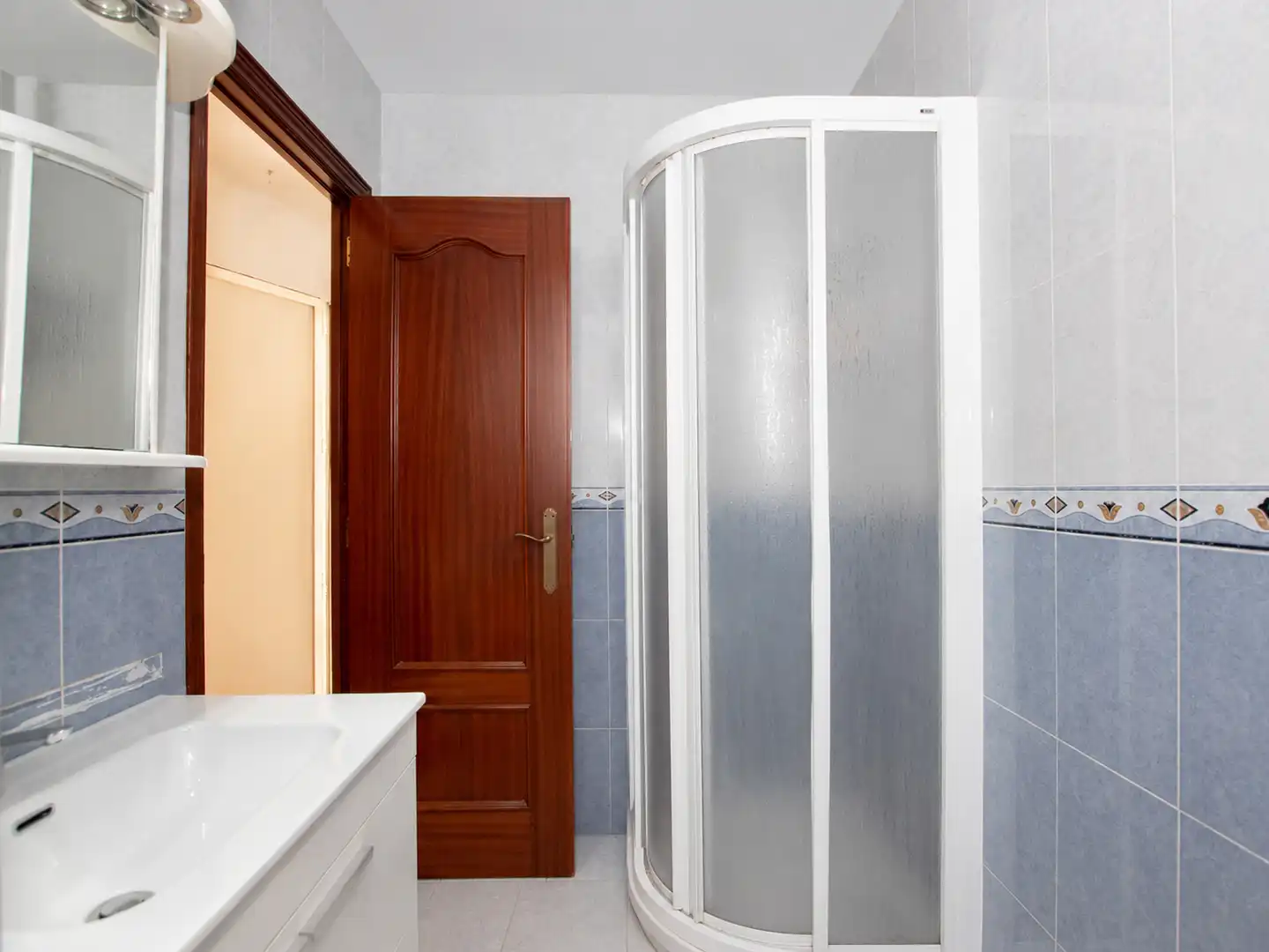 Baño de Piso en venta en Valencia con Terraza, Trastero y Horno