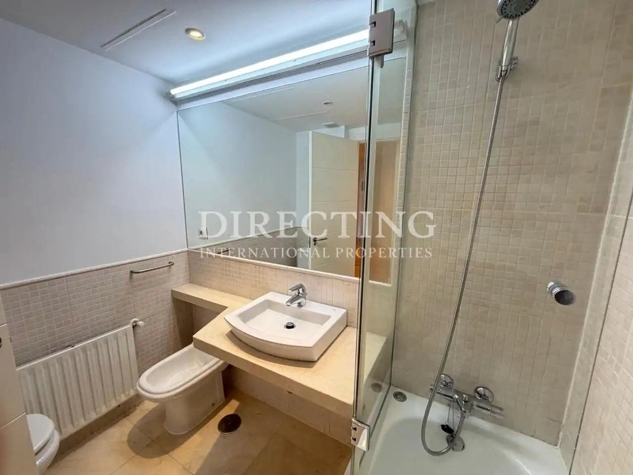 Baño de Piso de alquiler en Madrid con Aire acondicionado y Calefacción