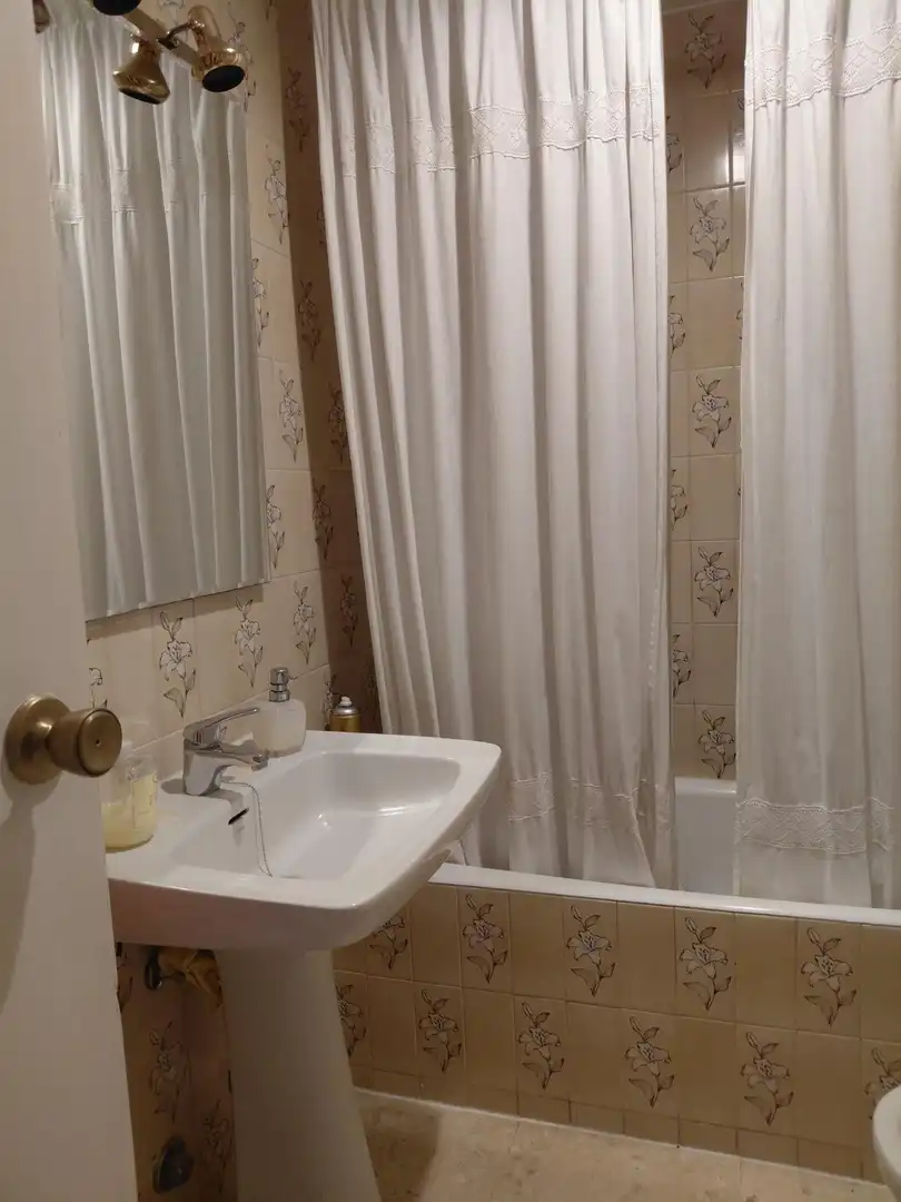 Bathroom of Flat for sale in Sevilla  with Air Conditioner, Heating and Storage room