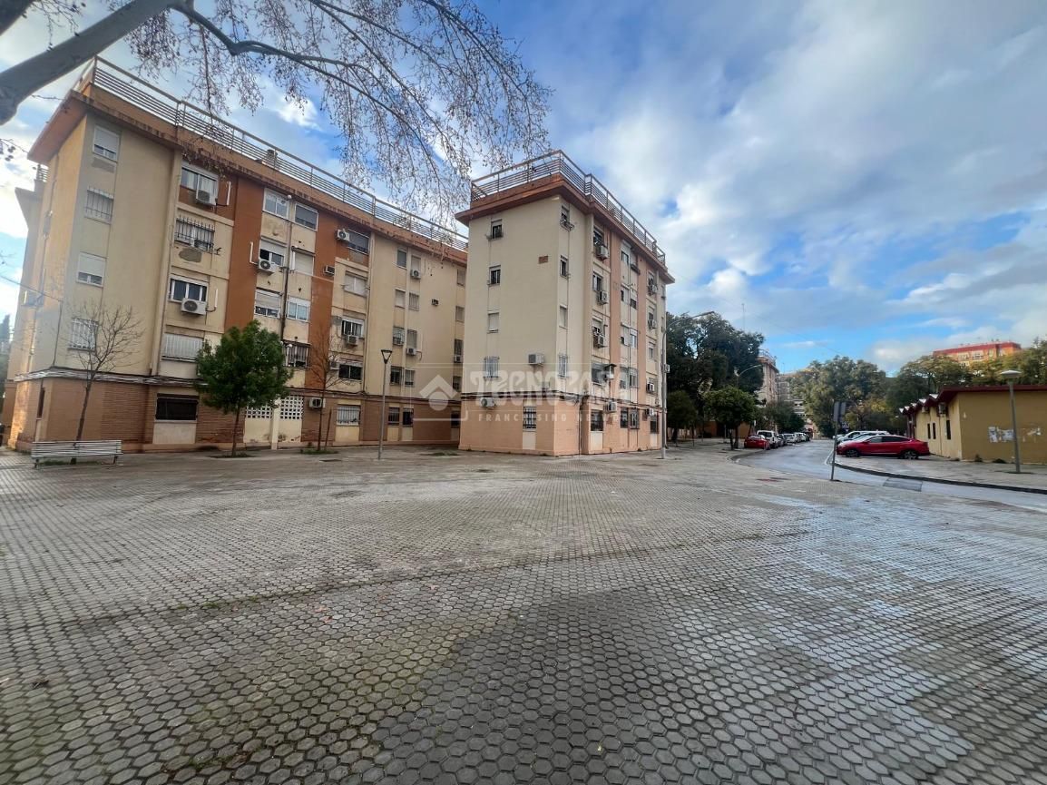 Flat for sale in Jardines de Felipe II, Tiro de Línea