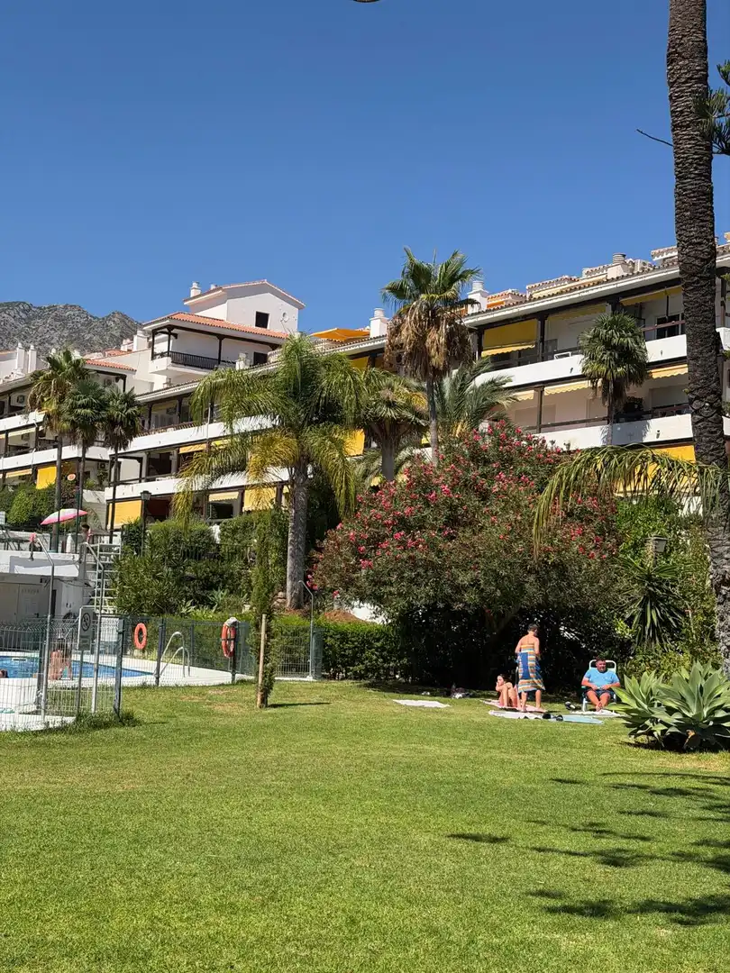 Vista exterior de Apartamento de alquiler en Marbella con Aire acondicionado, Terraza y Piscina