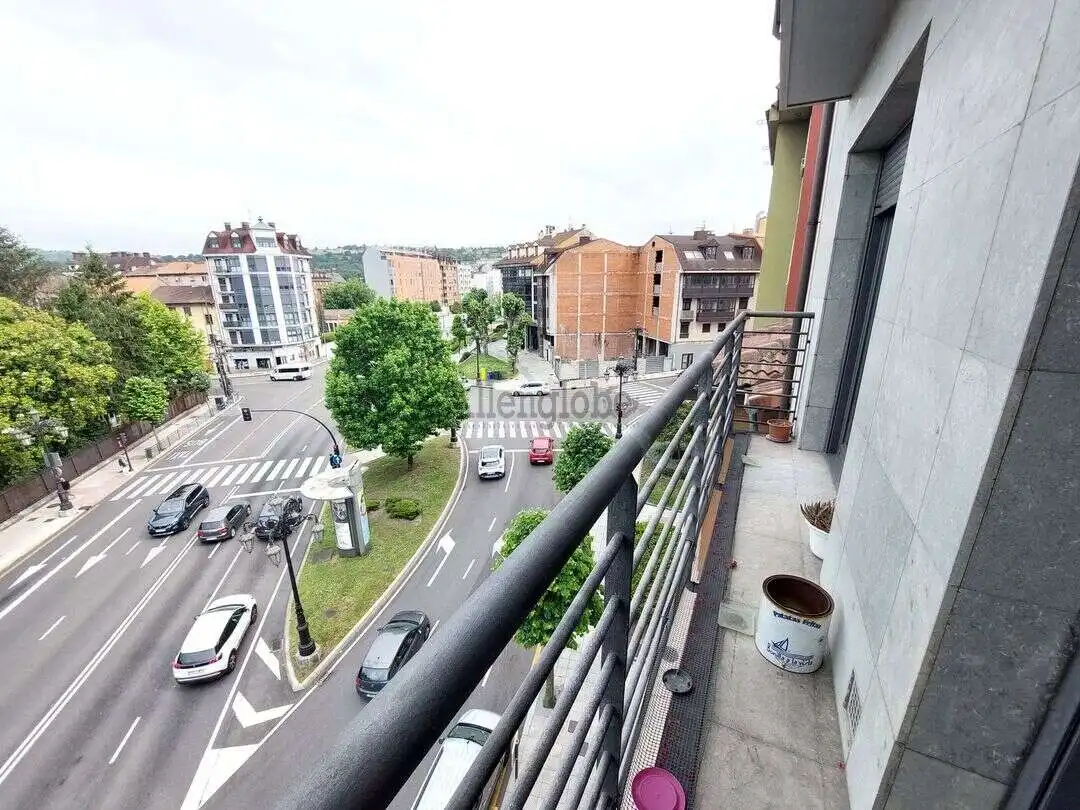 Exterior view of Flat for rent in Oviedo   with Heating, Storage room and Oven