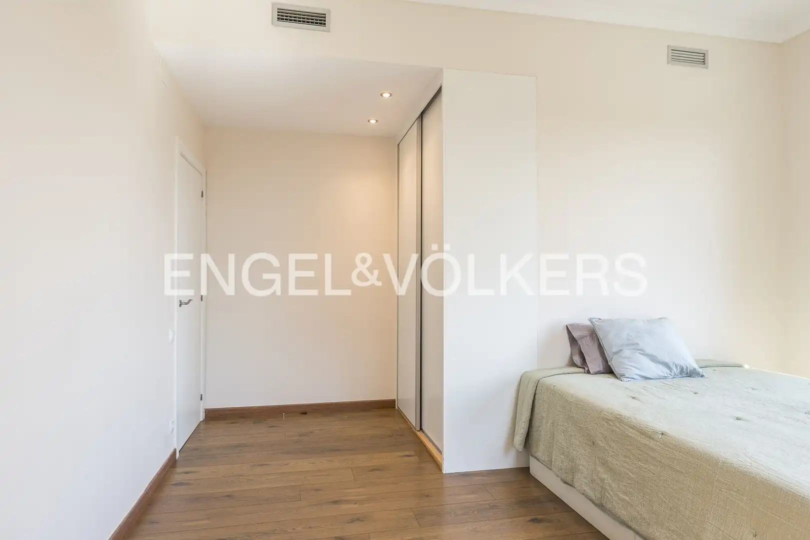 Habitación de Piso en venta en Barcelona con Aire acondicionado y Calefacción
