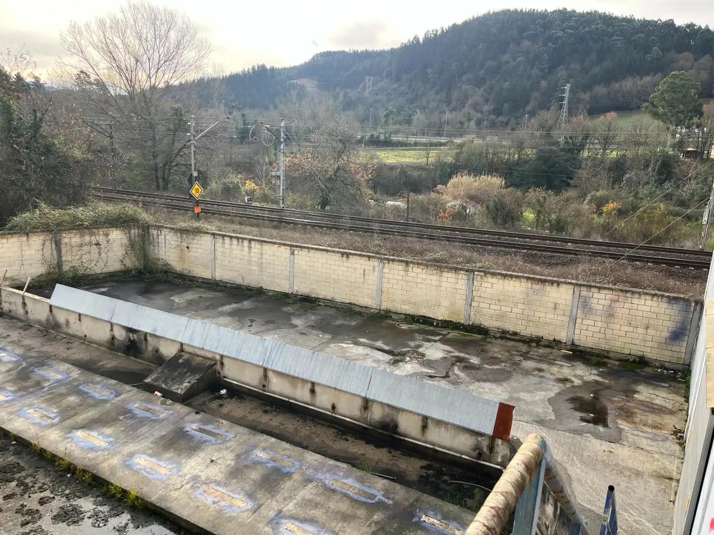 Parkplatz von Fabrikhallen zum Verkauf in Arrankudiaga / Zollo mit Heizung und Alarm
