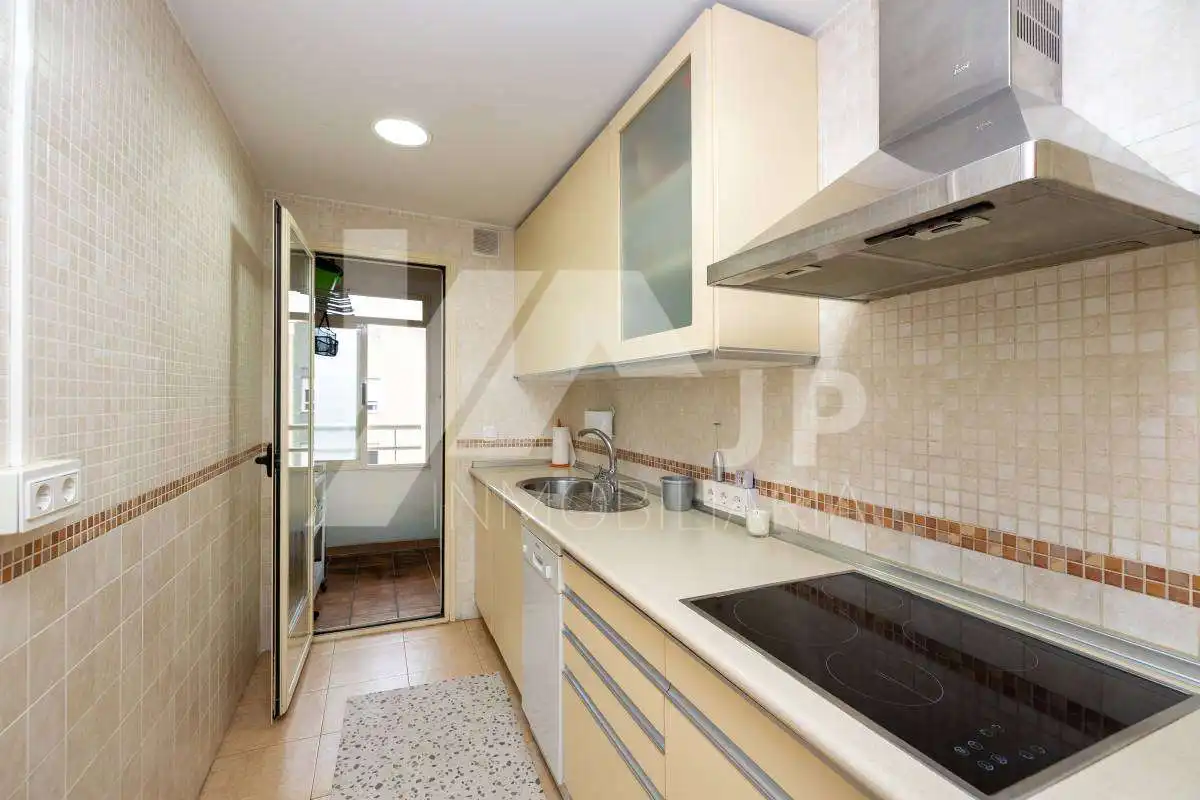 Piso con piscina en venta en Calle Cádiar 10, imagen 7
