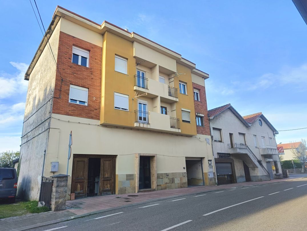 Vista exterior de Casa o chalet en venta en Santa Cruz de Bezana con Calefacción