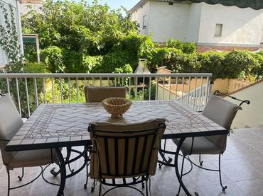 Baixos amb jardí en venda a Carrer Aiguamolls 11