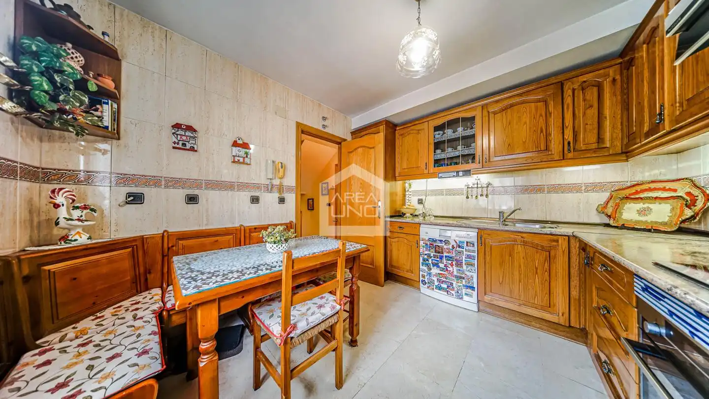 Cuina de Casa adosada en venda en Alcorcón amb Aire condicionat, Calefacció i Parquet