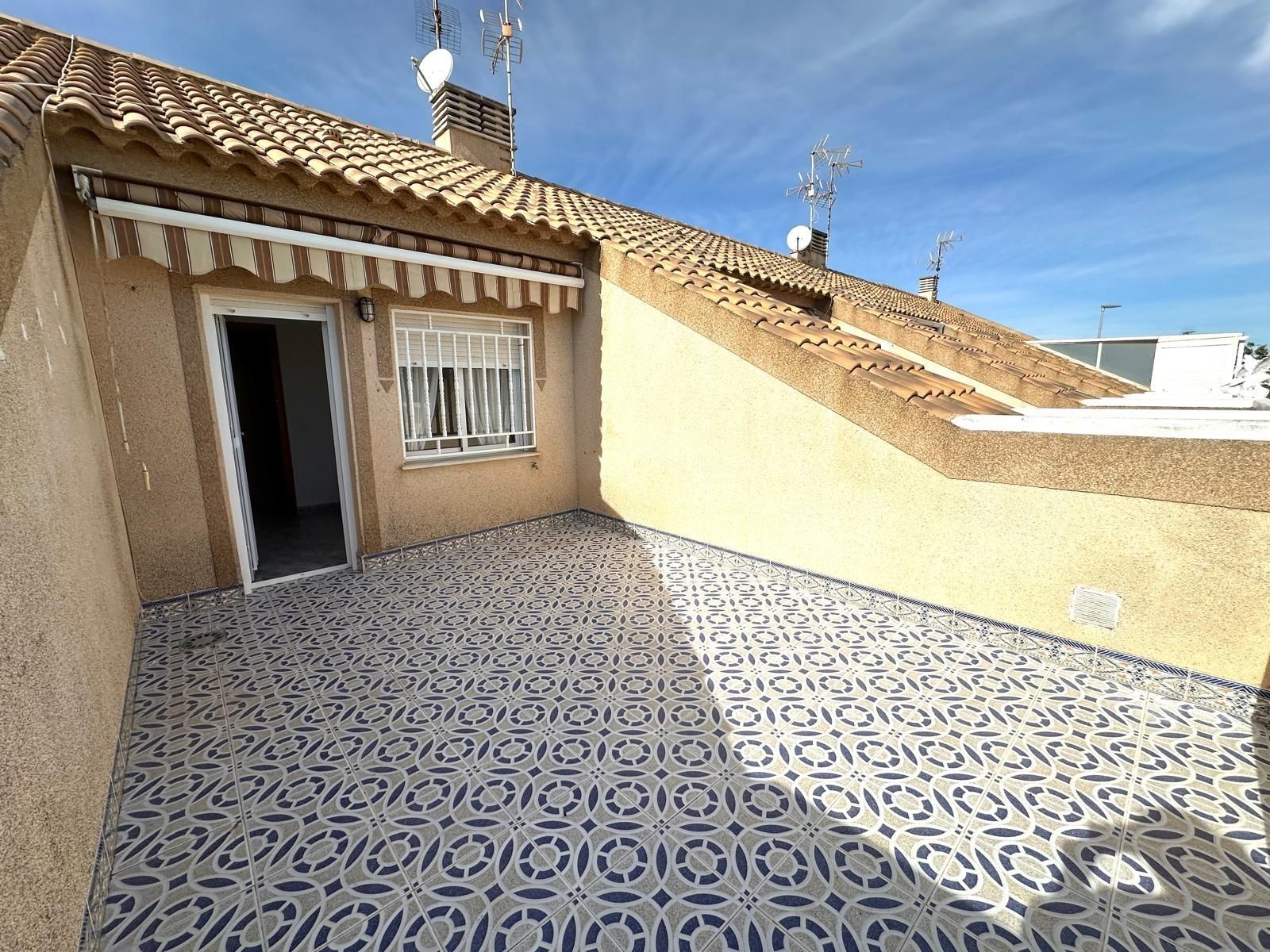 Vista exterior de Casa o xalet en venda en Los Alcázares amb Jardí privat, Terrassa i Balcó