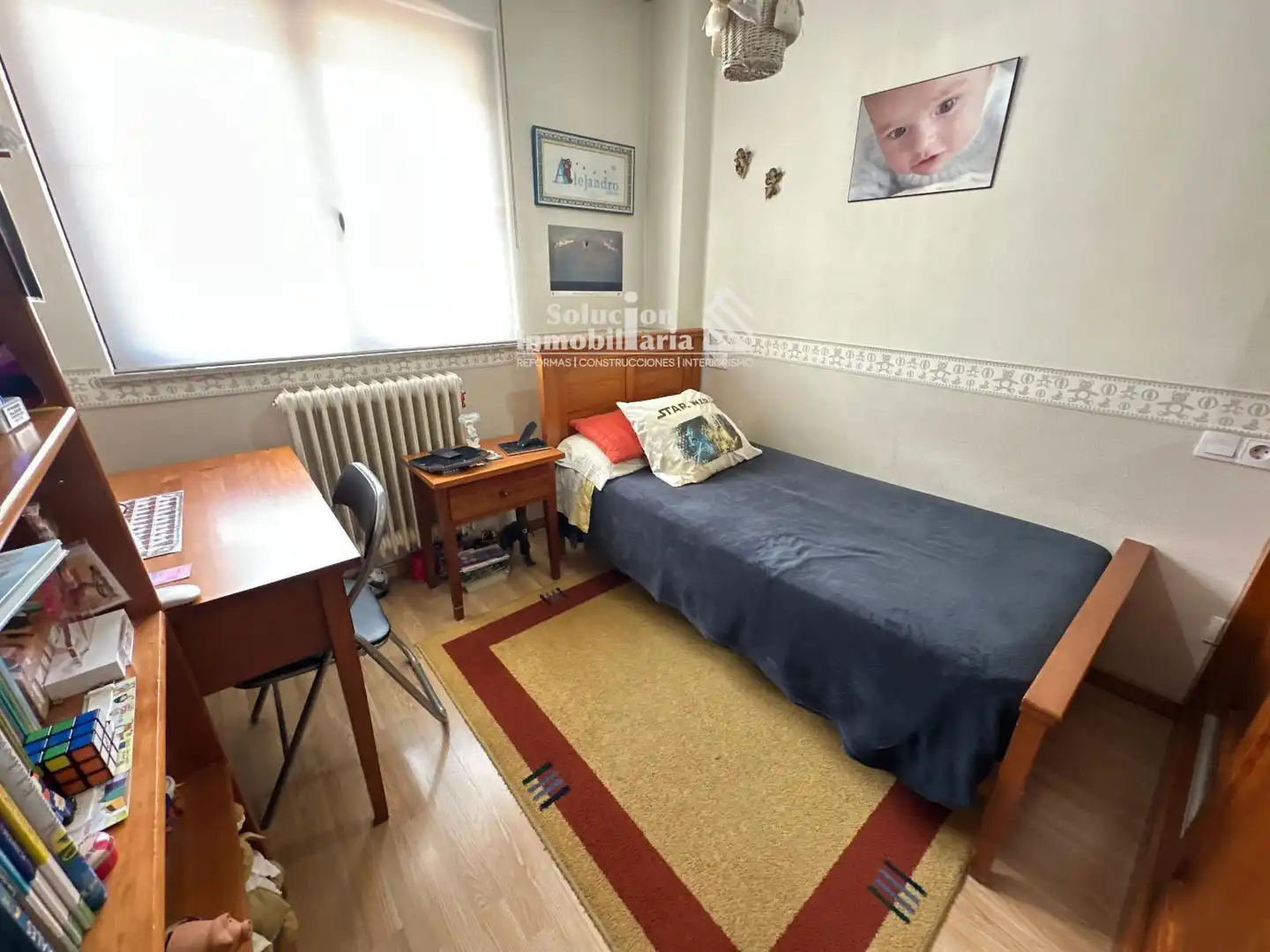 Schlafzimmer von Einfamilien-Reihenhaus zum Verkauf in Salamanca mit Heizung, Privatgarten und Möbliert