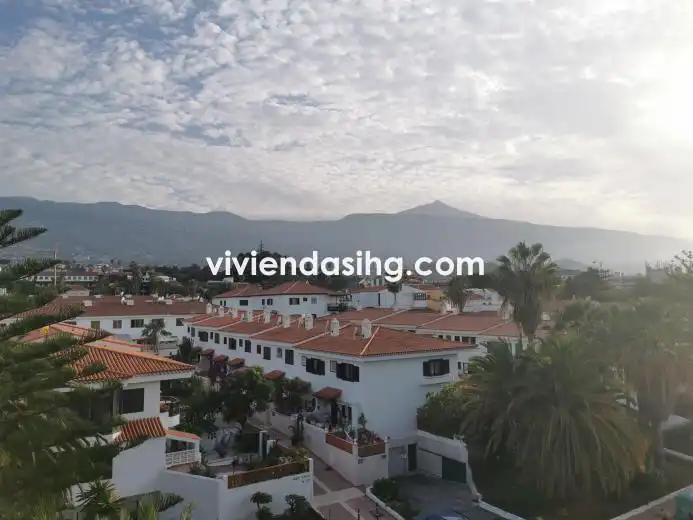 Vista exterior de Piso de alquiler en Puerto de la Cruz con Parquet, Terraza y Amueblado
