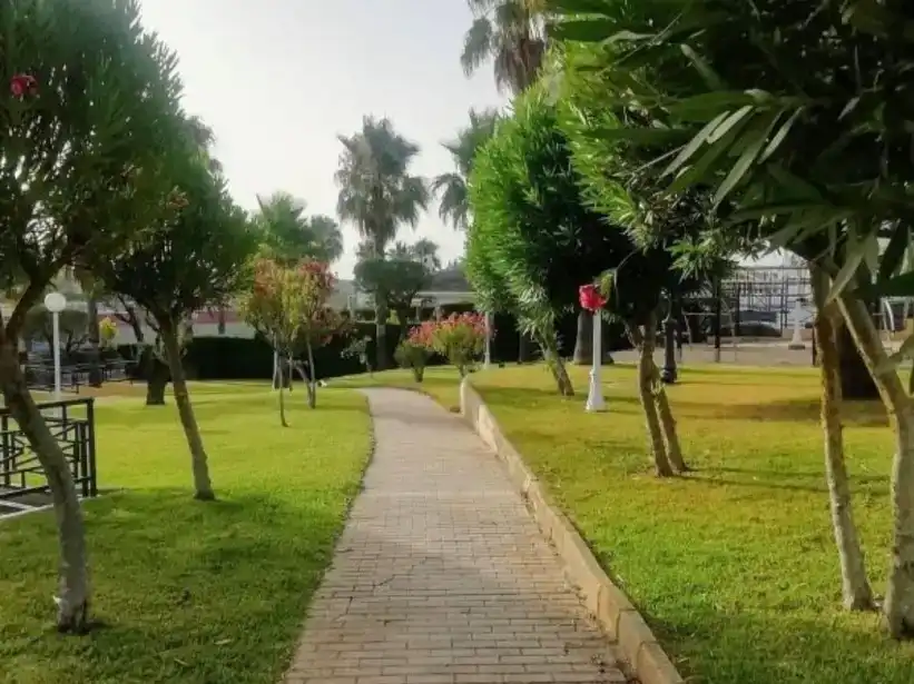 Vista exterior de Casa o xalet en venda en Espartinas amb Aire condicionat, Jardí privat i Piscina