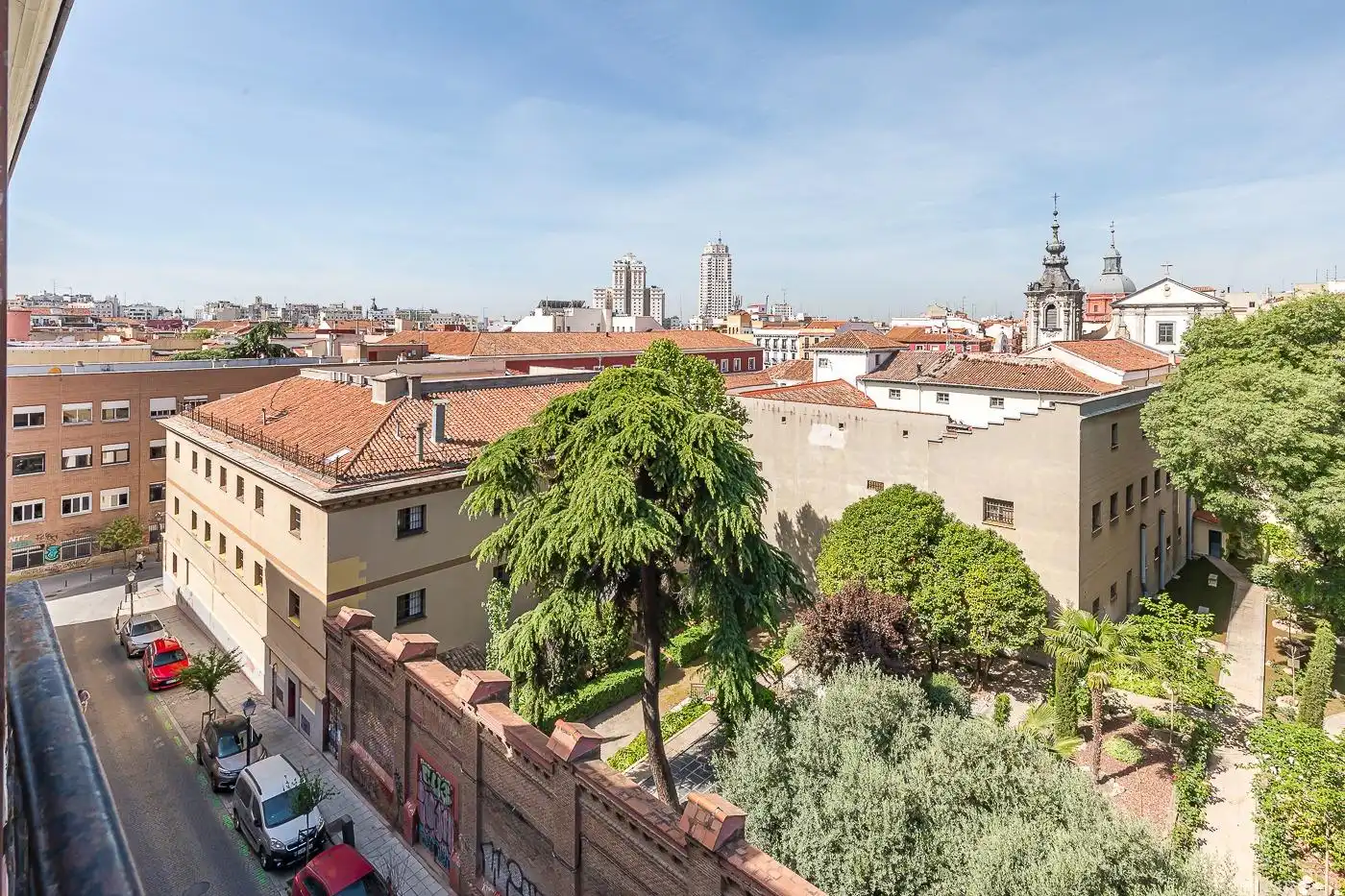 Exterior view of Flat for rent in Madrid  with Heating and Furnished