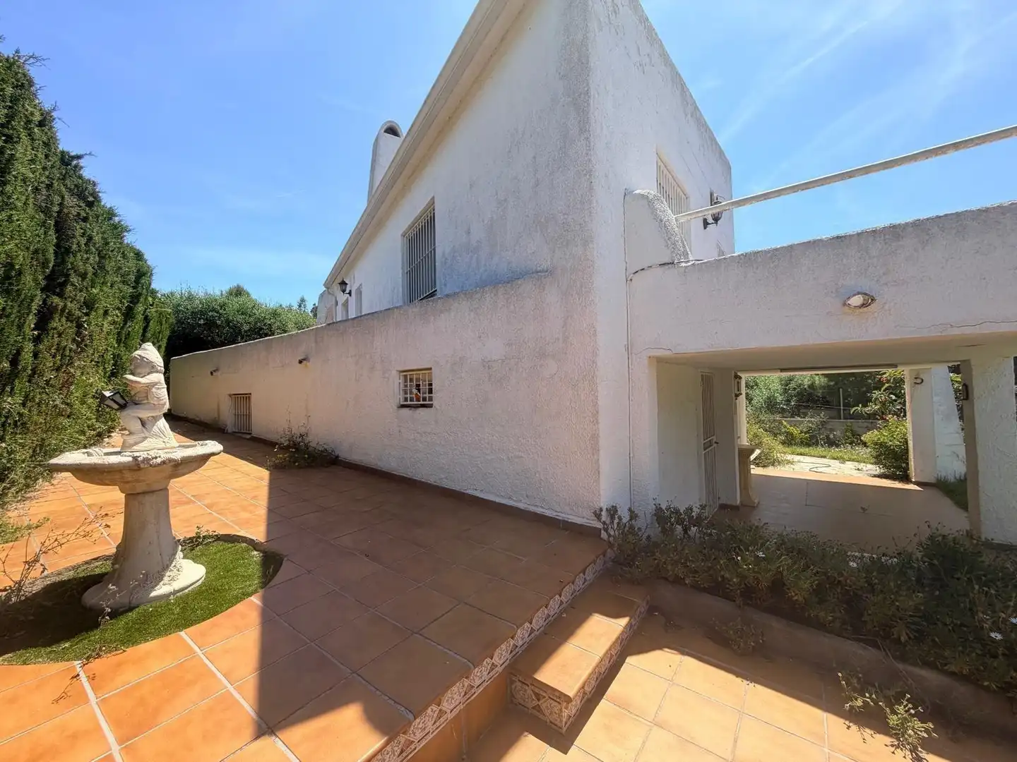 Vista exterior de Casa o xalet en venda en Cunit amb Jardí privat, Terrassa i Traster