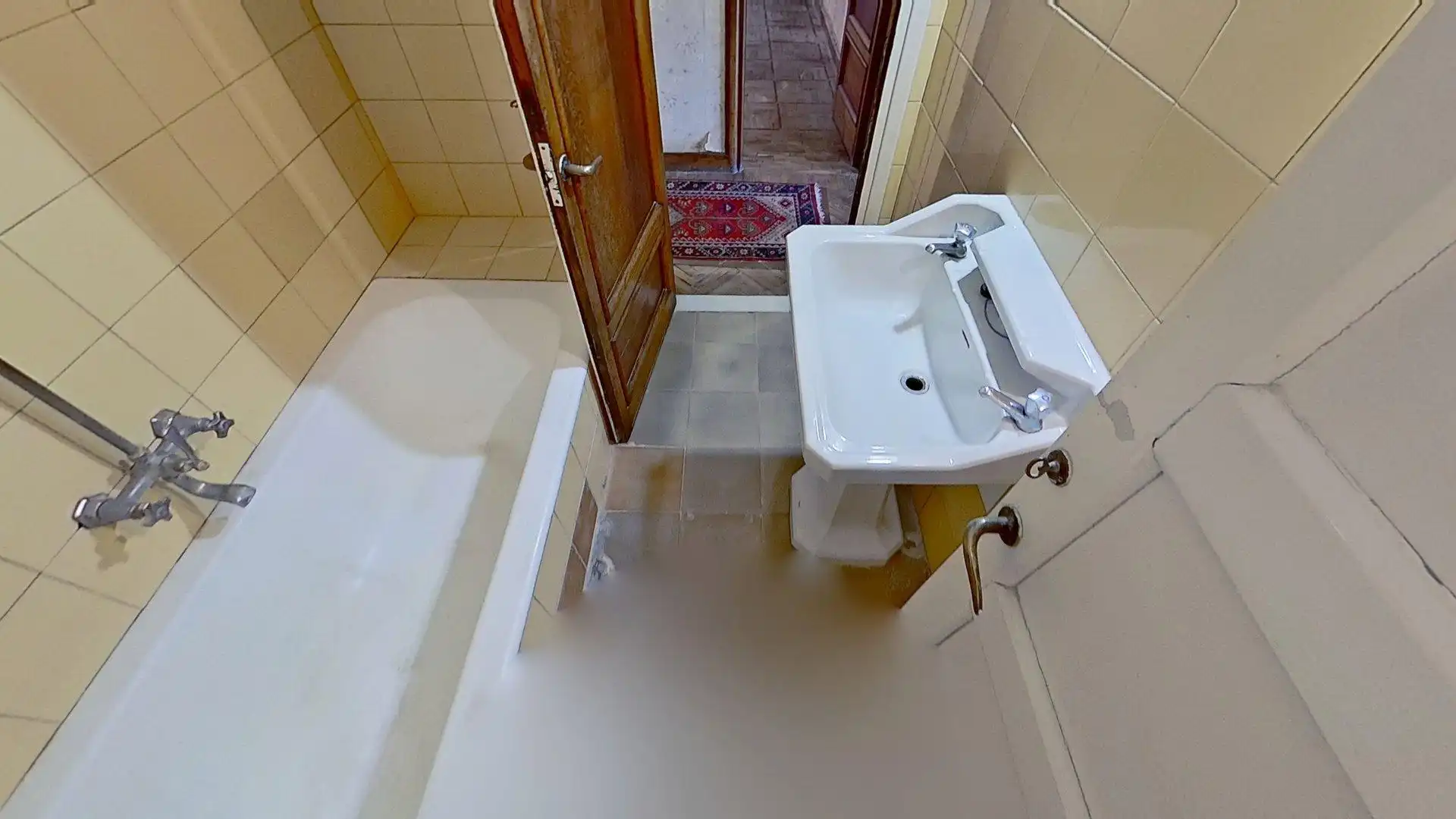 Baño de Piso en venta en Oviedo  con Calefacción
