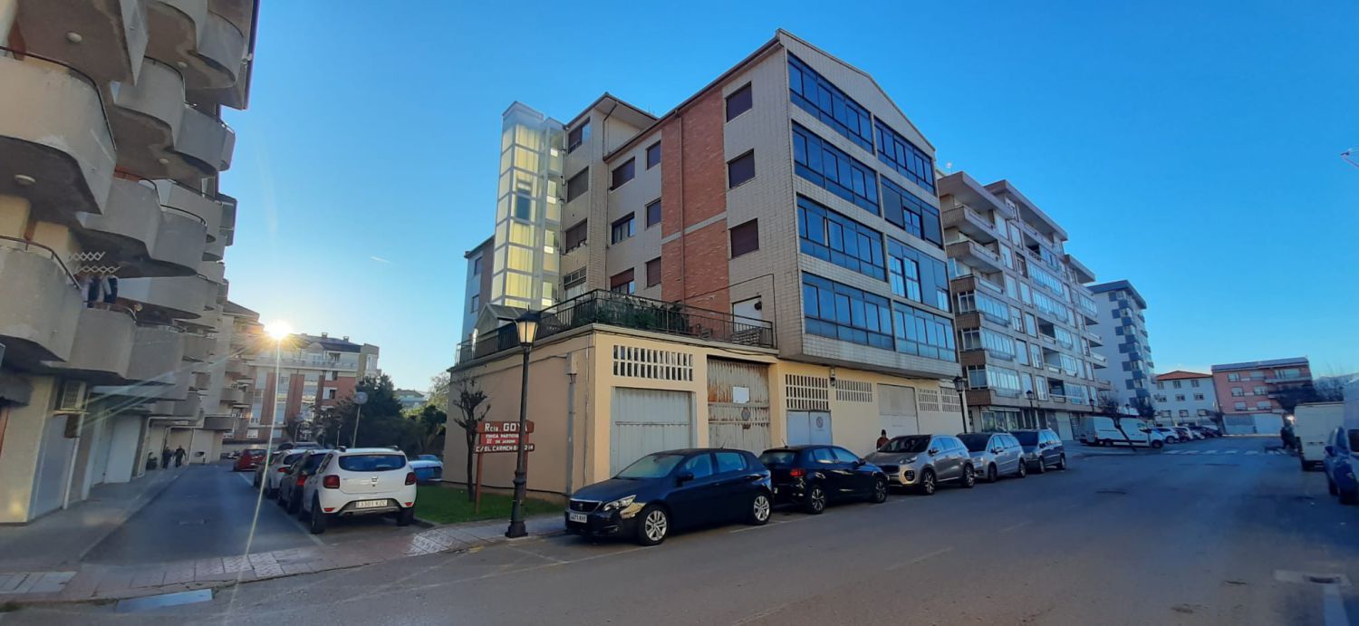 Vista exterior de Pis en venda en Colindres amb Calefacció, Terrassa i Traster