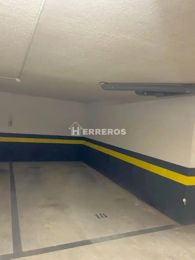 Parking de Piso en venta en Albelda de Iregua con Calefacción, Parquet y Terraza