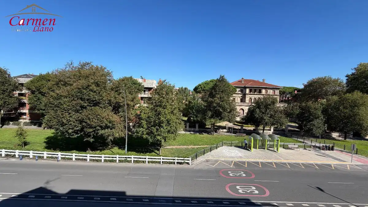 Vista exterior de Dúplex en venda en Getxo  amb Calefacció, Terrassa i Traster