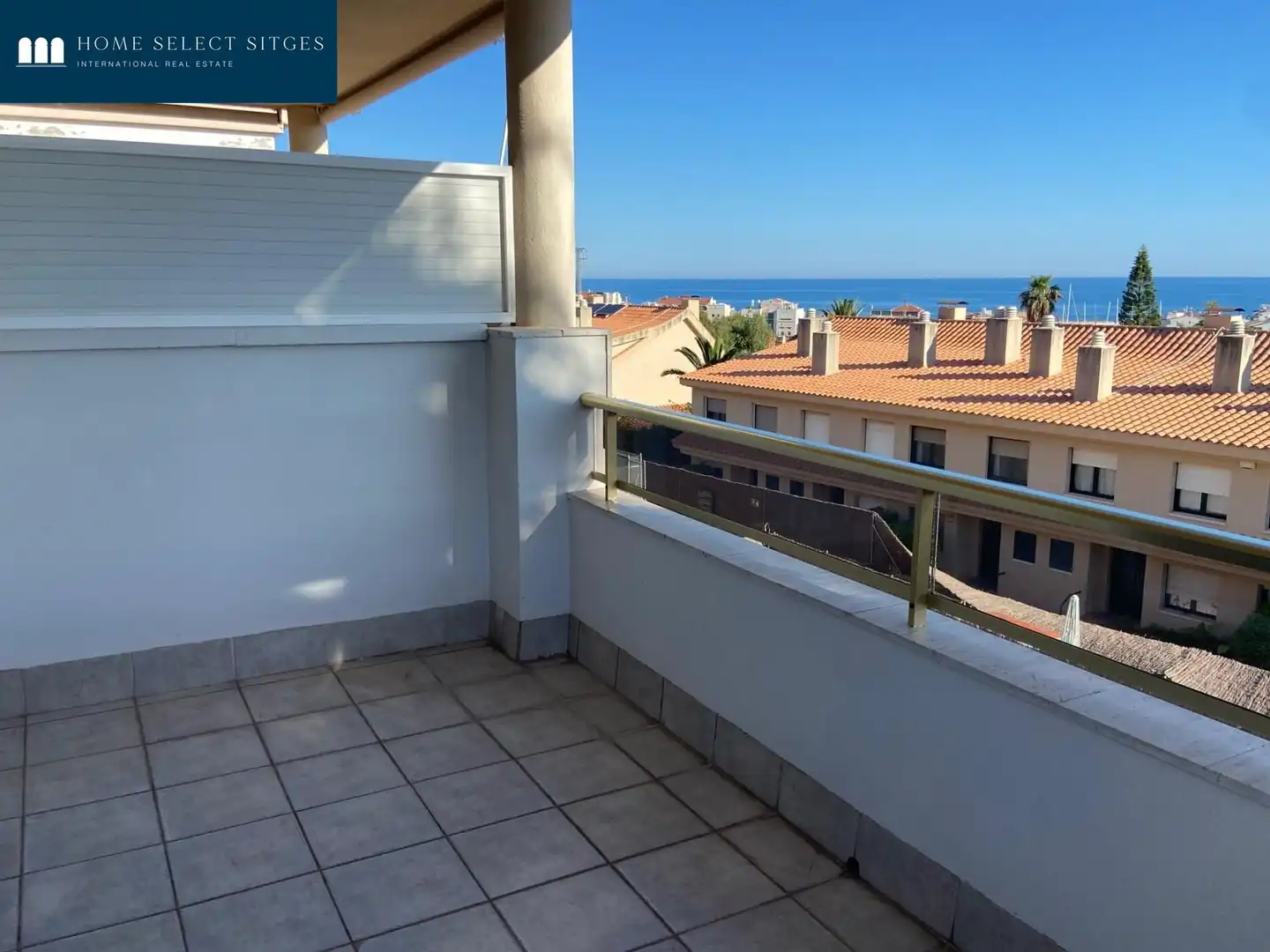 Terrasse von Einfamilien-Reihenhaus zum Verkauf in Sitges mit Klimaanlage, Heizung und Parkett