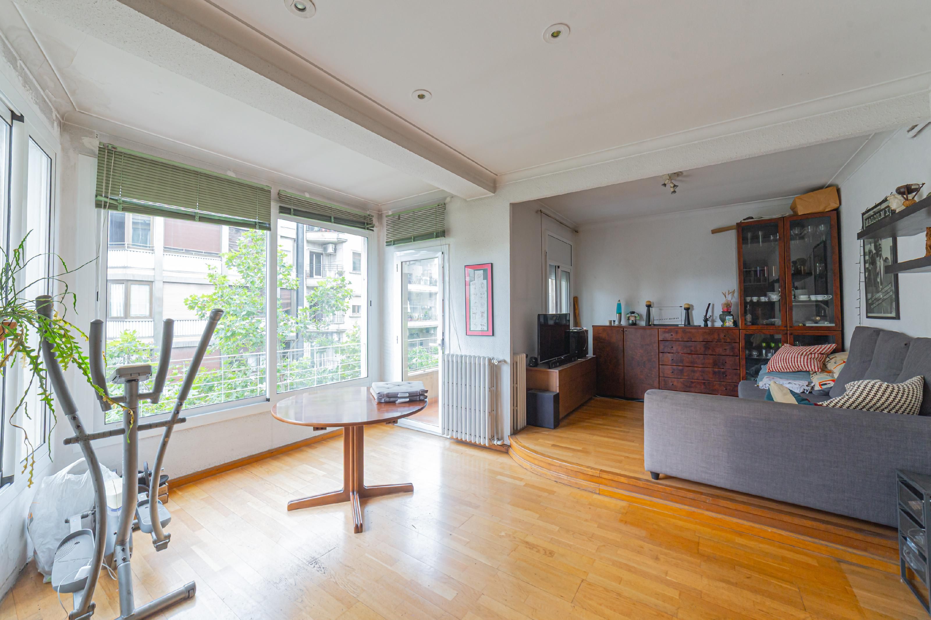 Living room of Flat for sale in  Barcelona Capital  with Heating, Private garden and Parquet flooring