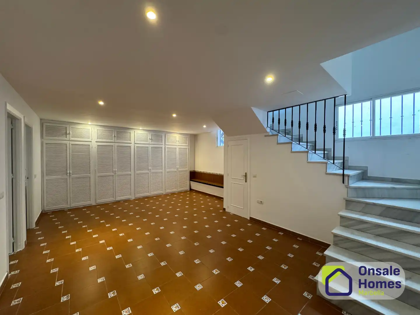 Casa adosada en venta en Marbella con Terraza, Balcón y Alarma