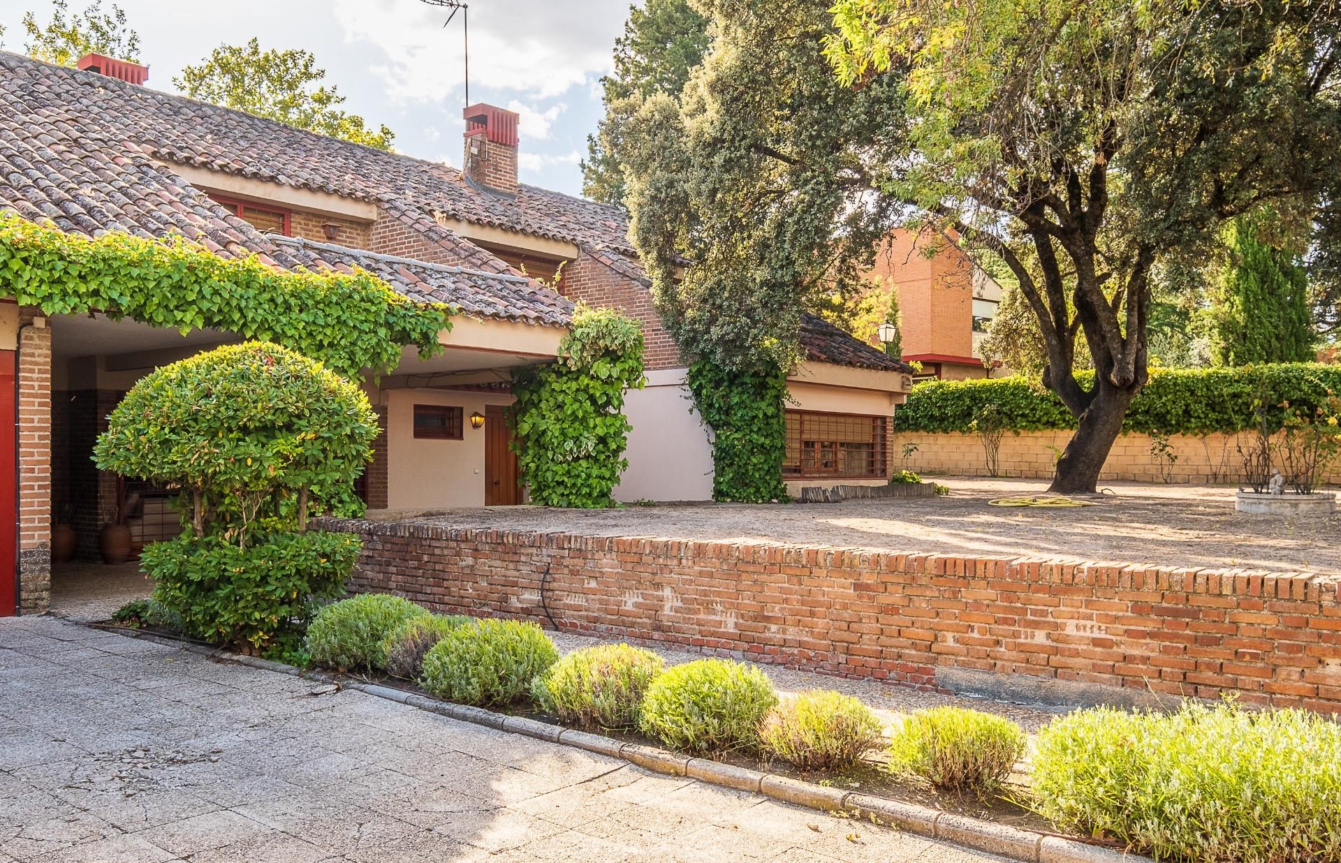 Exterior view of House or chalet for sale in El Escorial  with Air Conditioner, Heating and Private garden